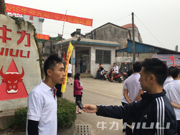 牛力元旦长跑比赛 赛后采访
